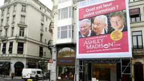 Une publicité pour Ashley Madison parodiant les rumeurs d'aventures extra-conjugales de figures politiques (le prince Charles, le roi Albert II de Belgique, et le président américain Bill Clinton)
