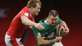 L'ouvreur et capitaine du XV irlandais, Jonathan Sexton (d), lors du match du Six Nations face au pays de Galles, à Cardiff, le 7 février 2021