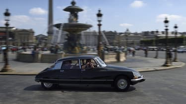 Les suspensions hydropneumatiques ont fait de la DS, présentée en 1955, un modèle marquant de l'histoire automobile.