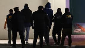 Oscar Jegou et Hugo Auradou à leur arrivée au centre de détention provisoire de Mendoza, le 11 juillet 2024