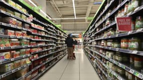 Les Français déclarent renoncer à certains produits alimentaires pour faire des économies