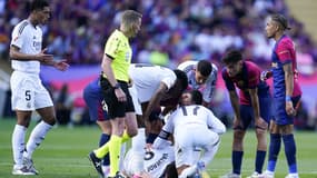Les joueurs du Real Madrid autour de Valverde lors du Clasico contre le FC Barcelone le 11 mai 2025