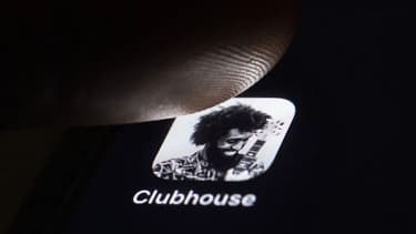 Clubhouse fait office de radio collaborative de poche.