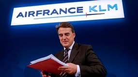 Alexandre de Juniac, PDG d'Air France-KLM. Le groupe franco-néerlandais, qui a réussi à réduire sa perte au premier semestre grâce à ses mesures d'économies, prévoit à la rentrée des mesures complémentaires dans le moyen-courrier et le cargo, ses deux pri