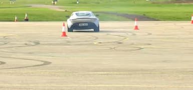 Se glisser dans la peau de James... au volant d'une Aston Martin