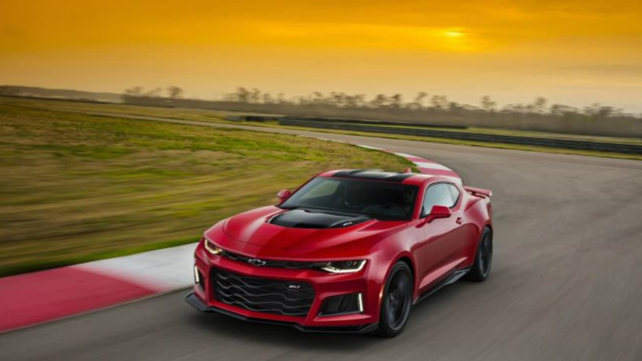 Un moteur de Corvette Z06 pour cette Camaro musclée et agressive, produite pour le marché américain. Un moteur de Corvette Z06 pour cette Camaro musclée et agressive, produite pour le marché américain.