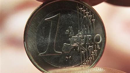 Le bureau national du Parti socialiste a confirmé que les socialistes voteront contre la "règle d'or" de retour à l'équilibre budgétaire voulue par Nicolas Sarkozy. /Photo d'archives/REUTERS