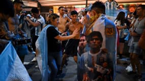 Les supporters argentins célébrant la qualification de l'Albiceleste pour la finale du Mondial, le 13 décembre 2022.