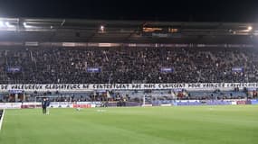 La banderole des supporters strasbourgeois après l'altercation entre Liénard et Kandil