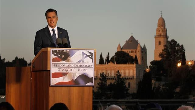 Mitt Romney, le rival républicain de Barack Obama à l'élection présidentielle américaine de novembre prochain, a été reçu dimanche par le Premier ministre israélien Benjamin Netanyahu et a estimé que tout devait être fait pour empêcher l'Iran de développe