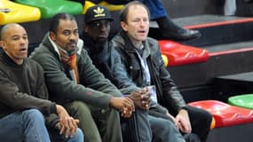 Jean-Michel Serra, à droite sur la photo, aux côtés de Teddy Tamgho