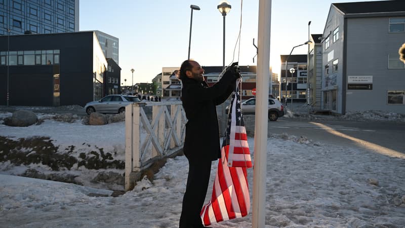 "Ce n'est pas drôle": la maire de Nuuk, capitale du Groenland, recadre un humoriste allemand ayant tenté de hisser le drapeau américain