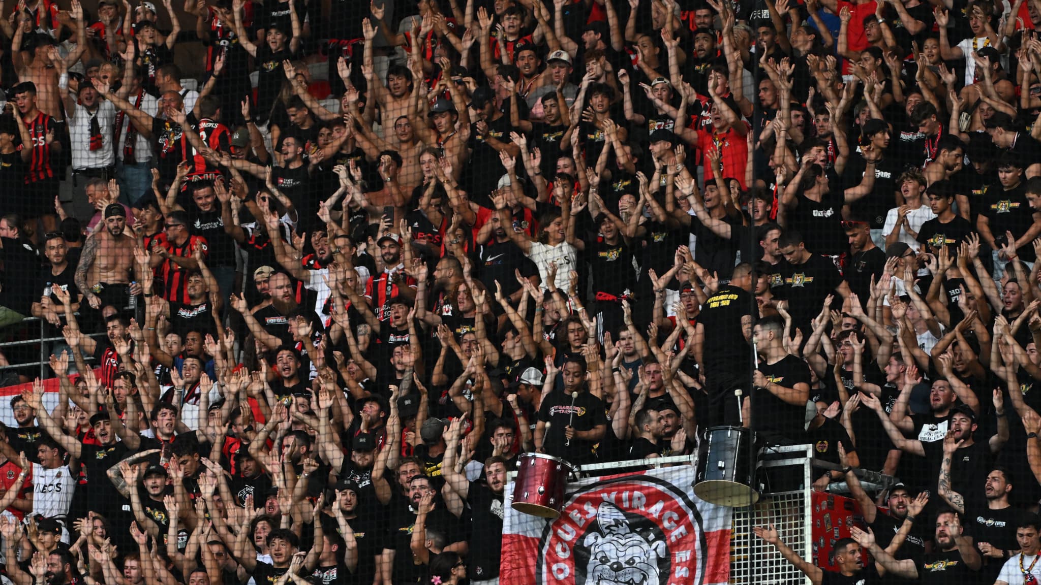LES POLITIQUES NIÇOIS FUSTIGENT L’ARBITRE APRÈS L'ARRÊT POLÉMIQUE DE NICE-OL APRÈS UN CHANT HOSTILE À DAESH