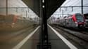 Un train arrive en gare de Matabiau à Toulouse le 2 décembre 2022 lors d'une grève de contrôleurs de la SNCF