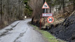 L'entrée du village du Vernet, à proximité du hameau du Haut-Vernet, le 27 mars 2024