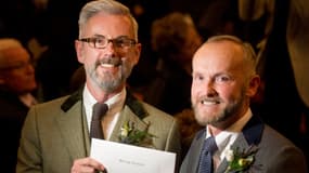 Neil et Andrew se sont mariés samedi dans la nuit, peu après la légalisation du mariage homo en Grande-Bretagne.