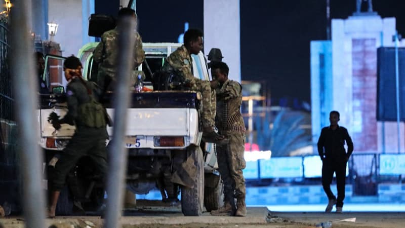 Au moins 21 personnes sont mortes dans l'attaque d'un hôtel à Mogadiscio en Somalie.
