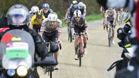 Tadej Pogacar sur les Strade Bianche le 2 mars 2024
