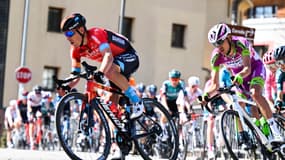 Les coureurs du Tour des Alpes lors de la première étape, le 18 avril 2022