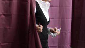 Pas question de s'effacer devant François Fillon dans la deuxième circonscription de Paris aux élections législatives de 2012, a répété dimanche Rachida Dati sur Canal+. /Photo d'archives/REUTERS/Pool/François Guillot