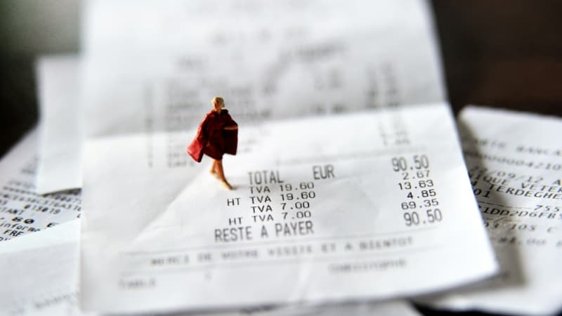 Dans les supermarchés beaucoup de clients continuent à réclamer le ticket de caisse papier