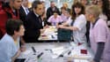 Nicolas Sarkozy a célébré jeudi la journée internationale de la femme à l'usine Lejaby d'Yssingeaux, en Haute-Loire, sauvée de la fermeture grâce à une reprise du site par un maroquinier fournisseur du groupe de luxe Louis Vuitton. /Photo prise le 8 mars