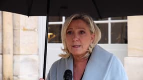 La présidente du groupe RN à l'Assemblée nationale et députée du Pas-de-Calais Marine Le Pen, le 11 avril 2023 à l'hôtel de Matignon (Paris).