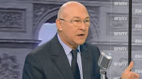 Le ministre du Travail, Michel Sapin, a voulu éteindre sur BFMTV lundi matin toute polémique au sujet de la blague controversée de François Hollande.