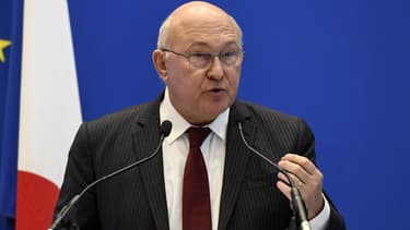 Michel Sapin juge que les plus pauvres pâtiraient de la politique de Marine Le Pen