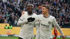 Francfort-Hertha Berlin : la joie de Kolo Muani, félicité par Lindström 