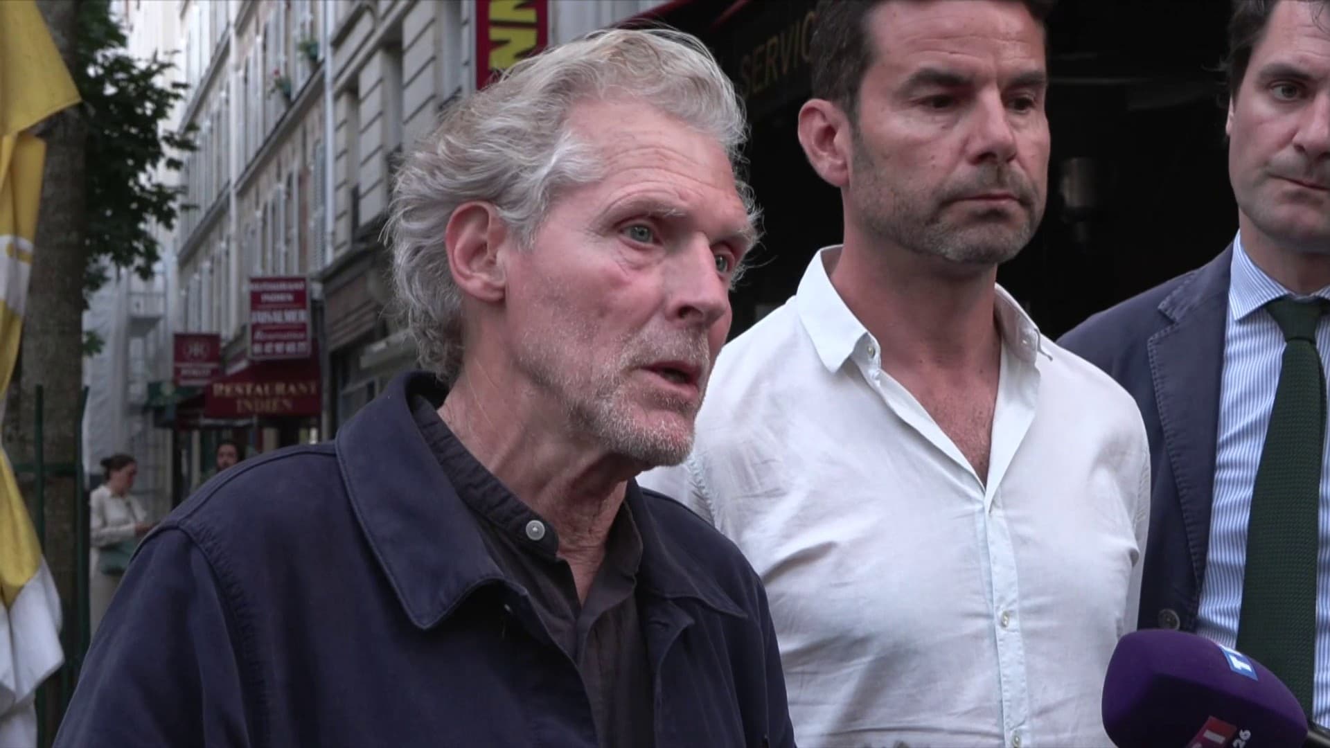 Le maire du 20e arrondissement de Paris, Éric Pliez, et Vincent Goulin, adjoint à la mobilité, près la mort d'une personne ce mardi 17 juillet au soir. Le maire du 20e arrondissement de Paris, Éric Pliez, et Vincent Goulin, adjoint à la mobilité, près la mort d'une personne ce mardi 17 juillet au soir.