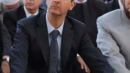 Le président syrien Bachar al Assad a célébré dimanche dans une mosquée de Damas l'Aïd Al Fitr, qui marque la fin du mois de ramadan. Il s'agit de la première apparition publique du chef de l'Etat syrien depuis l'attentat du 18 juillet qui a tué quatre re