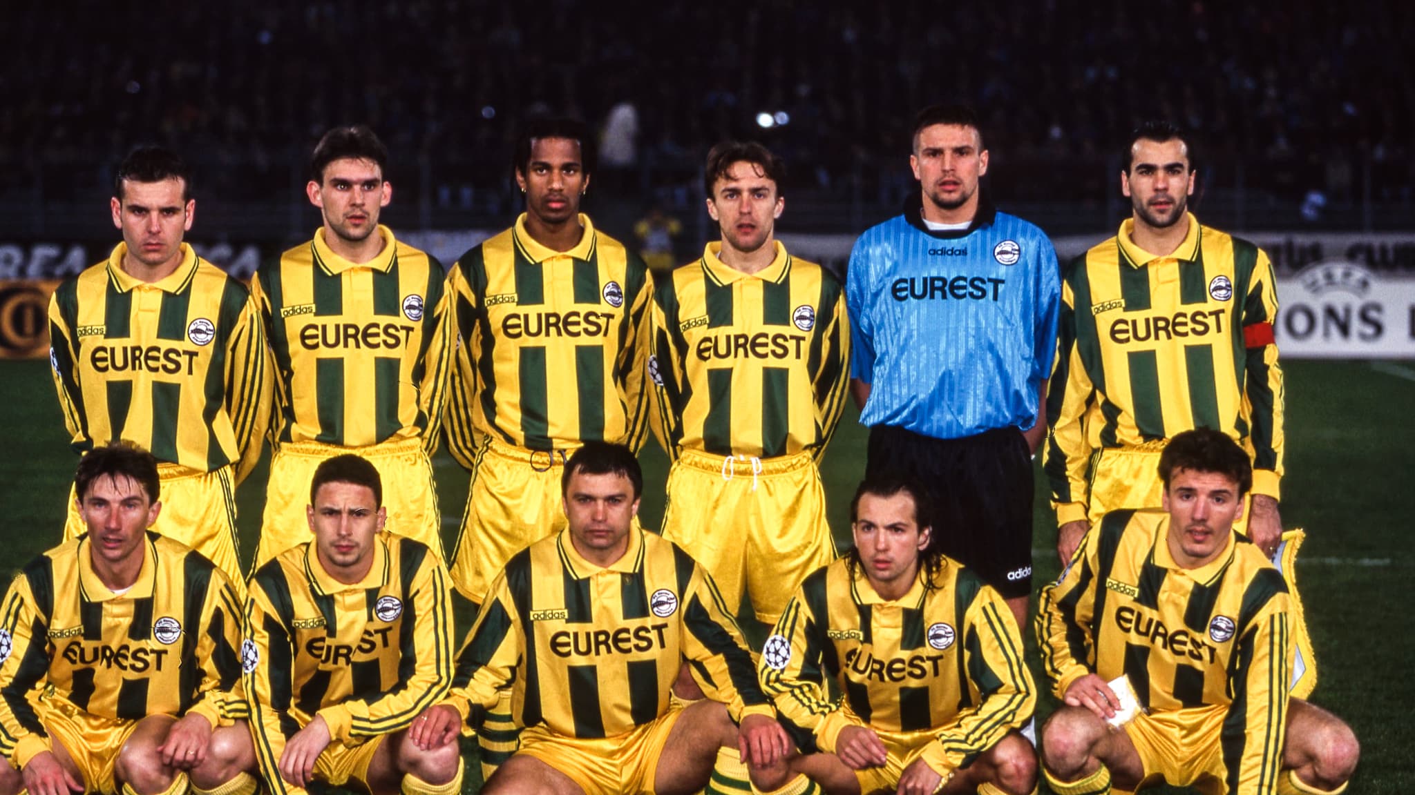 Le 11 nantais en demi finale de Ligue des champions contre la Juventus Turin, Serge Le Dizet est le premier à gauche en bas. Le 11 nantais en demi finale de Ligue des champions contre la Juventus Turin, Serge Le Dizet est le premier à gauche en bas.