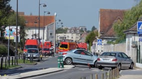 Photo de deux voitures accidentées (image d'illustration)