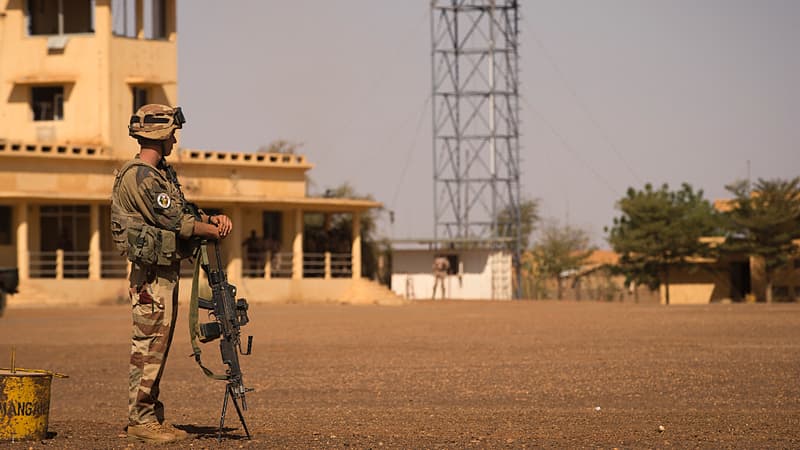 Un soldat français monte la garde à la base militaire de Gao. 31 décembre 2013. (Illustration)