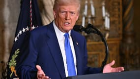 Le président américain Donald Trump s'exprime lors de la signature des décrets dans son complexe de Mar-a-Lago à Palm Beach, en Floride, le 18 février 2025.