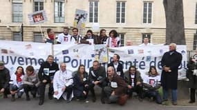 Médecins et buralistes manifestent contre le projet de loi de santé