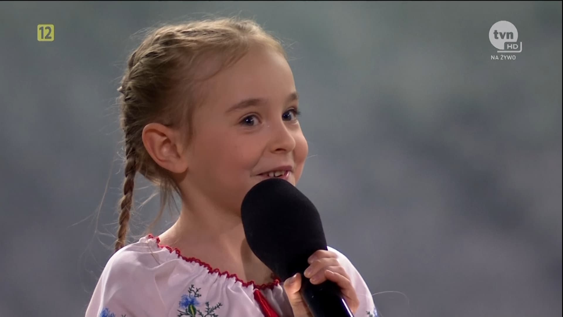 Vidéo. Une petite fille de 7 ans interprète l'hymne d'Ukraine, la séquence  a ému