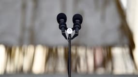 Le micro qui servira au secrétaire général de l'Elysée pour annoncer, ce mercredi à 15h, la composition du premier gouvernement d'Edouard Philippe.