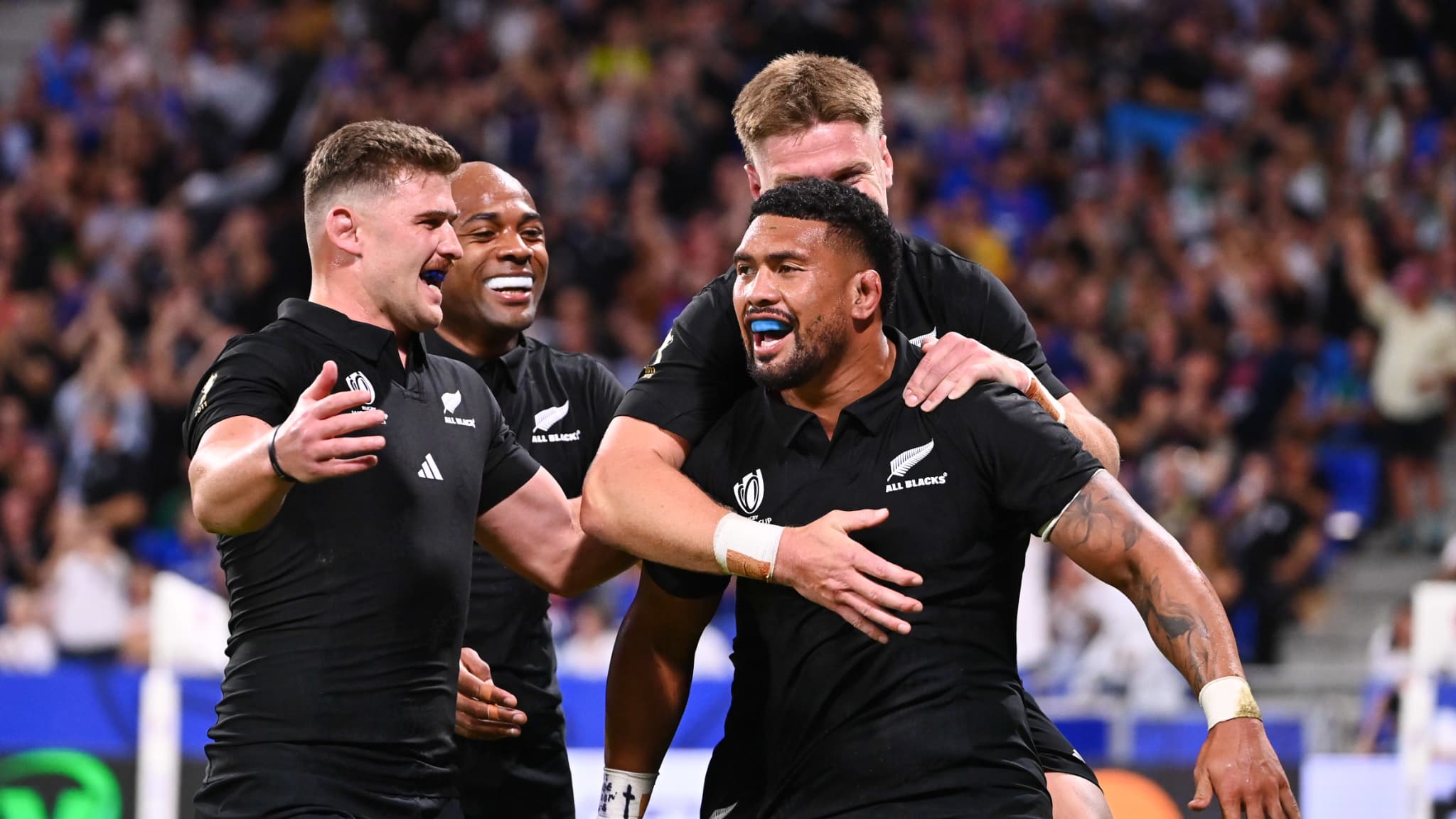 New Zealand crushes Italy, and will wait for the Blues to qualify