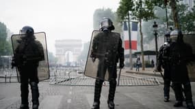 Des tensions sur les Champs-Elysées.