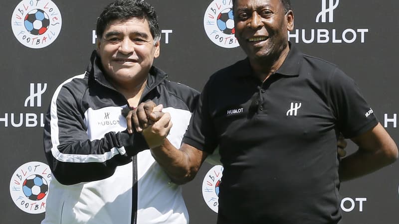 Pelé (à droite), en compagnie de Maradona, est hospitalisé au Brésil.