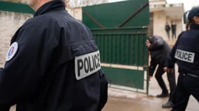 La victime a été blessée à l'épaule et au dos.