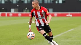 Romeo Beckham lors d'un match amical entre Brentford et Brighton en août 2023.
