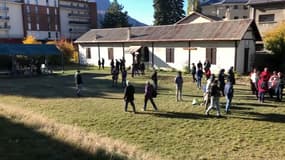 Des migrants à Briançon le 26 octobre 2021.