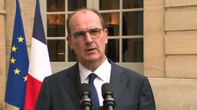 Jean Castex sur le perron de Matignon à l'issue de la conférence sociale