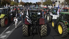 Près de 4.500 agriculteurs ont manifesté jeudi place de la Nation à Paris.