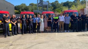 Les sapeurs-pompiers des Bouches-du-Rhône avec Martine Vassal, présidente du conseil départemental.