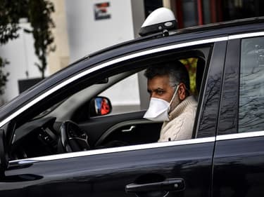 Selon la centrale de réservations de taxis G7 à laquelle 9.000 chauffeurs de taxis parisiens indépendants sont affiliés, seul "un tiers de ces chauffeurs continue d'exercer son activité" pendant le confinement.