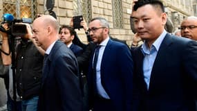 Han Li et Marco Fassone représentant le consortium chinois SES (Sino-Europe Sports) à Milan pour finaliser l'accord avec Fininvest